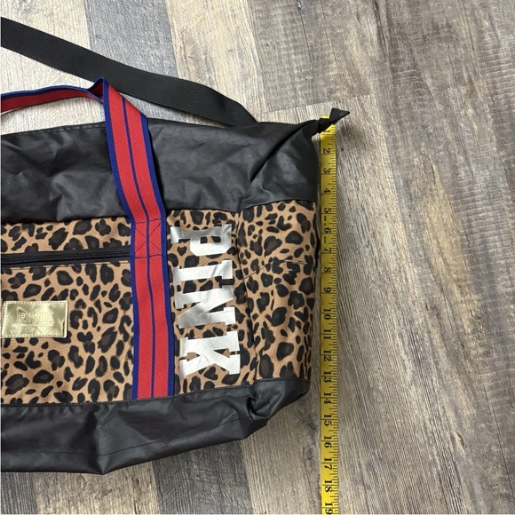Victoria Secret PINK Travel Duffle Gym Bag Large Animal Print Logo - Picture 10 of 10